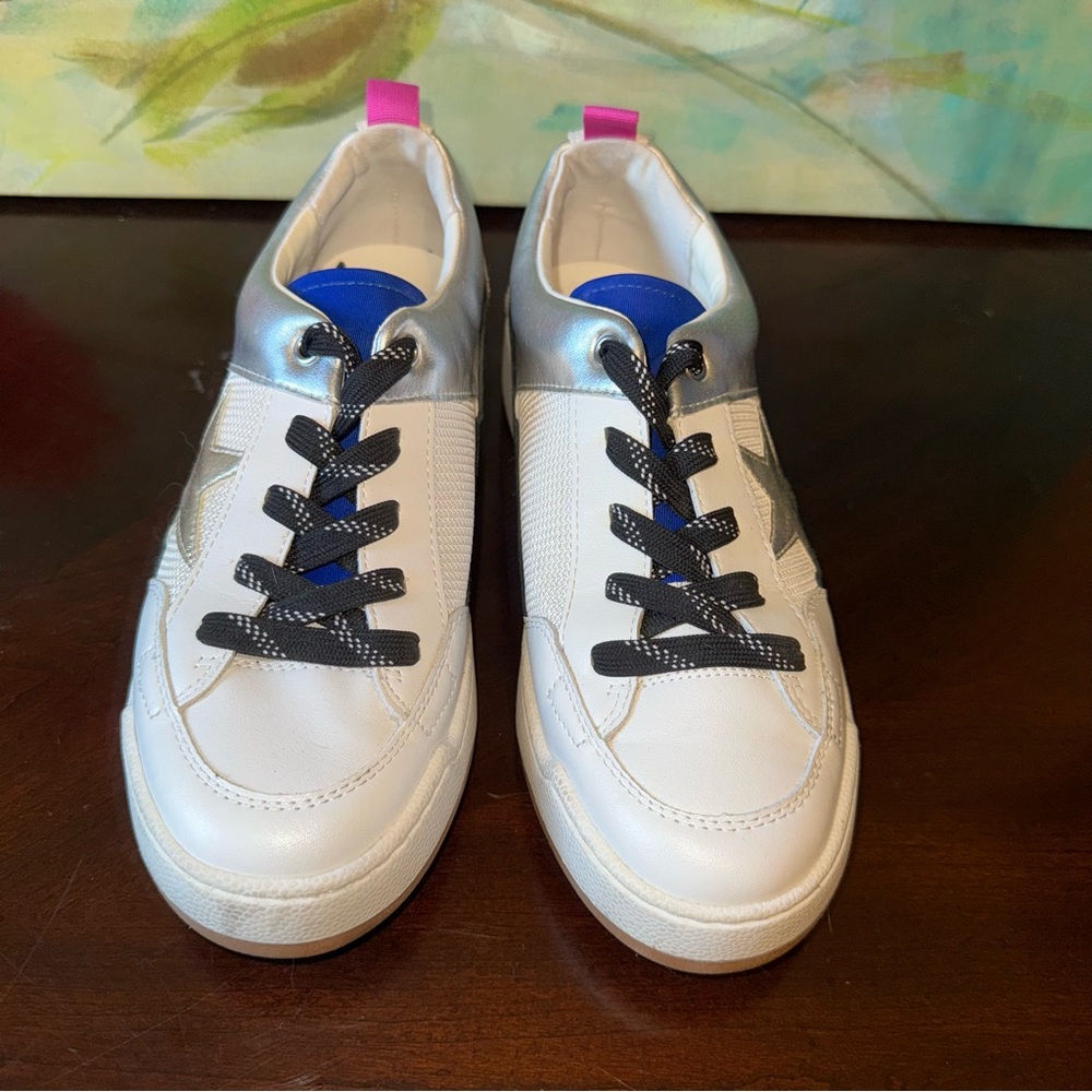 Steve Madden Oxford “Goody” Sneaker Silver Star Design Size 10M Black Laces